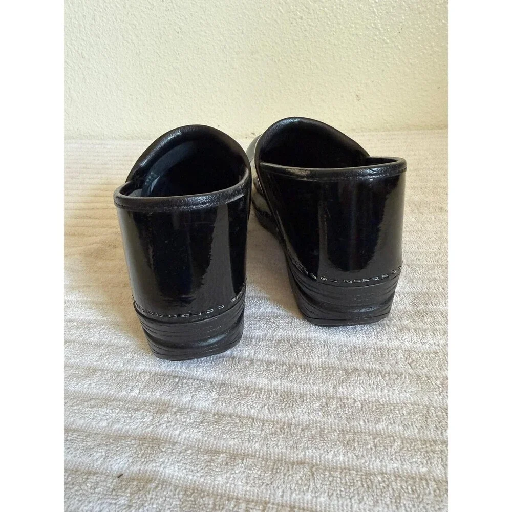 Dansko XP Womens Black Patent Leather Slip Resistant Clogs US 10 EU 41